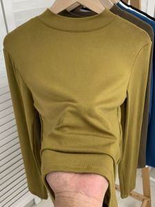 เสื้อยืดแขนยาวทรงสลิมฟิตสไตล์ยุโรปสําหรับผู้หญิงสีบริสุทธิ์ขนาดใหญ่พร้อมคอตั้งสําหรับฤดูใบไม้ร่วงและฤดูหนาว