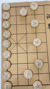 Bộ Cờ Tướng Gỗ Long Não Thơm - Dập Nóng 2 Mặt Quân Kèm Bàn Cờ Tuỳ Chọn