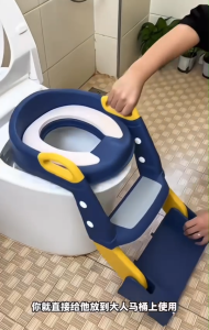 เก้าอี้กระโถนเด็ก 3 in 1 พับเก็บได้ ใช้เป็นเก้าอี้โต๊ะและกระโถน เหมาะสำหรับทั้งเด็กชายและเด็กหญิง ชุดอุปกรณ์ช่วยฝึกนั่งกระโถนสำหรับเด็ก ประกอบด้วย y1870