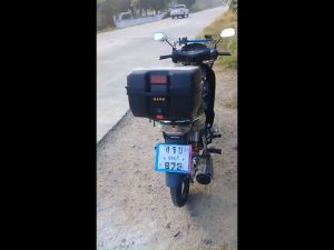 NHP กล่องหลัง กล่องท้ายรถ กล่องเก็บของท้ายรถมอเตอร์ไซค์ ความจุ 25ลิตร สําหรับติดรถมอเตอร์ไซค์ สีดํา มีแถบสะท้อนแสง