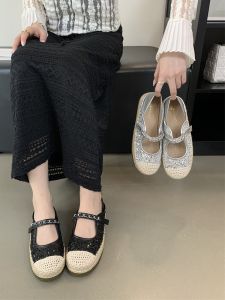รองเท้าแตะผู้หญิง Mary Janes สไตล์ฤดูร้อน 2024 ทรงหัวมน ส้นเตี้ย ด้านในทำจาก PU วัสดุตาข่ายโปร่งแสง สีเงิน ดีไซน์เรียบง่าย
