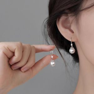 Những Cái Tai Nghe Nhìn Giống Hạt Ngọc Trai Theo Phong Cách Pháp