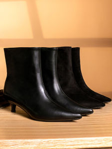 รองเท้าบูทหัวแหลมแบบสวมสบายสำหรับผู้หญิง ฤดูใบไม้ร่วง 2025 รองเท้าบูทสั้นแบบสวมสบาย ด้านในเป็นหนังแกะ ทรงหัวแหลม ส้นสูงปานกลาง