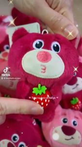 Móc khoá Phụ Kiện Túi Xách Gấu Ôm Dâu Tây Siêu Dễ Thương Siêu Cute Lông Mịn Màu Hồng Cực Iu