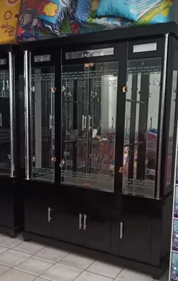 Lemari Hias 4 pintu Hitam minimalis Bufet hias kristal mewah harga murah. bisa COD ( KHUSUS BANTEN)