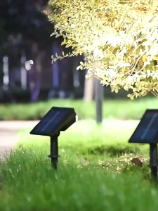 โคมไฟสนาม แบบปัก สปอตไลท์โซล่าเซลล์ ไฟโซล่าเซลล์ ไฟสวนโซล่าเซลล์ LED แสงสีเหลืองวอร์มไลท์