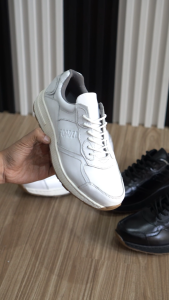 Sepatu Sneakers Pria Bahan Kulit Sepatu Casual Outsole Karet Anti licin Aether L.P 102