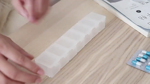 7 Sekat Kotak Penyimpanan Obat Travel Kemasan Pil Strip Panjang Multifungsi