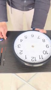 【59 Taip  Penunjuk】【beli 5 dapatkan 6】Jam Teras Mesin Senyap Kedua Teras Mesin Jam Lukisan Hiasan Teras Jam Tangan Kuarza Aksesori Jam Dinding Sulaman Bentuk T