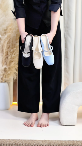 Giày Sục Nữ Mũi Vuông 4cm Quai Ngang Đính Khoá Pixie H449