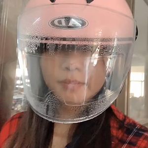 Miếng dán chống bám đọng nước mưa trên kính mũ bảo hiểm