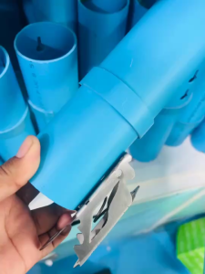 ไลลากระบอกท่อPVCล๊อคออโต้ พร้อมขาจับล๊อคออโต้