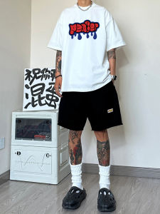 เสื้อยืดแขนสั้นผ้าฝ้ายแท้พิมพ์ลายการ์ตูนสไตล์อเมริกันลำลองสำหรับผู้ชายในช่วงฤดูร้อน สวมใส่สบาย ทรงหลวม เสื้อยืดคอกลม