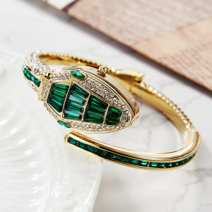 นาฬิการูปร่างงูแฟชั่นฝรั่งเศสสำหรับผู้หญิงที่สง่างามนาฬิกาพับได้กันน้ำได้ทุกวันของขวัญที่ประณีตไม่เสื่อมเสีย