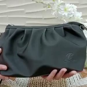 Tas Selempang Wanita Kekinian Pouch Serbaguna Shaqueena By Biru Tsabita Bahan Anti Air