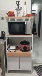 EURAKE Modern Kitchen Cabinet Kitchen Storage Cabinet Microwave Rack Freestanding Cabinet Kitchen Pantry