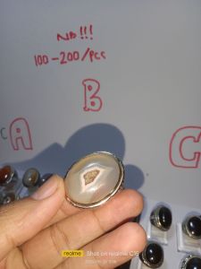 Batu akik combong lubang