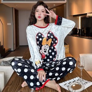 ชุดนอนผ้ากำมะหยี่แขนยาวหลวมๆ สำหรับผู้หญิงในฤดูใบไม้ร่วงและฤดูหนาว ชุดนอนสองชิ้น ลายหมี ชุดอยู่บ้าน สไตล์หวาน