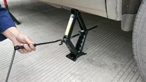 Dongkrak Mobil Tangan: Panduan Lengkap untuk Perbaikan Ban