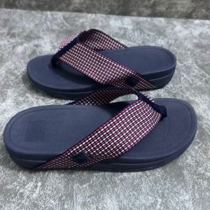 แบบหูหนีบ ฟิตฟลอป(Fitflop)มี10สี ไซร้36-45 ใส่ได้ทั้งผู้หญิงและผู้ชาย สินค้างานเกรดเอ คุณภาพดีน้ำหนักเบา พื้นนิ่มใส่สบาย ➡️ สภาพสินค้าของใหม่มือหนึ่ง 100%✅