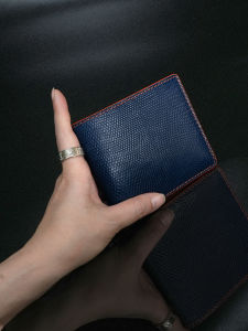 กระเป๋าสตางค์หนังแท้ลายหนูพันธุ์ใหม่สีดำ กระเป๋าใส่บัตรขนาดเล็ก กระเป๋าสะพายข้างแบบถือได้ วัสดุหนังแท้ สไตล์ยุโรป สำหรับผู้ชาย