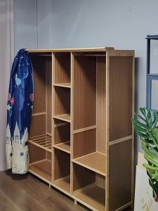 Simple Economical Home Bedroom Rental Closet