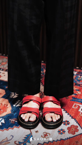 SAOKI - Sandal Slide Pria Kulit Wanita Traveling Sendal Slop Casual Slip On PelleVita Maroon