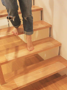 โปร่งแสง กันลื่น แผ่นพื้นบันไดไม้ขั้นตอนป้องกันกาวแก้ว Self-stick Non-slip Edge Strip สําหรับใช้ในบ้าน