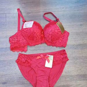 Bra Set Berkawat Tally 5520 Cup B = Cup Sedang Kait 3 Bahan Brokat Busa Sedang Push Bra