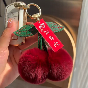 HFTOY พวงกุญแจรูปลูกบอลรูปเชอร์รี่สุดน่ารักพวงกุญแจรถลายการ์ตูนมีสายคล้องกระเป๋าสำหรับใส่โทรศัพท์มือถือของขวัญสำหรับการตกแต่งของเพื่อนหญิงสาว