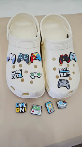 Charm sticker jibbitz 2D gắn dép sục mẫu C77