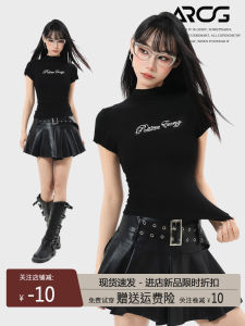 เสื้อยืดคอตั้งครึ่งตัวแขนสั้นทรงสลิมฟิตสไตล์อเมริกันสำหรับผู้หญิงในช่วงฤดูร้อน เสื้อคลุมกันหนาวแบบหนาพิเศษสำหรับผู้หญิงอายุ 18-24 ปี