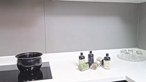 Magnetic suction refrigerator layered side storage shelf without punching household kitchen washing machine hook