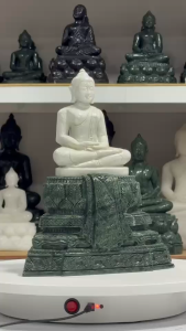 พระแก้วมรกต ปางสมาธิ หยกพม่า เนื้อขาวครีม หน้าตัก 5 นิ้ว พร้อมฐานพระแก้ว แกะสลัก ลายกนกลายไทย