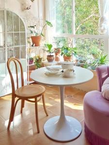 Nordic Style round Table Simple Modern Home Balcony Bedroom Tulip White Table Milk Tea Shop Dining Table Assembly Required