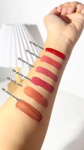 Junkie Makeup - PIXY Time To Gloss & Tahan Lama