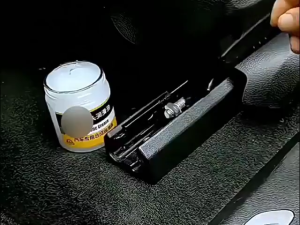 Car Grease | Lubricant for Car Sunroof Tracks Door Hinges & Handles Reduces Friction & Squeaks