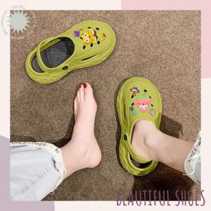 QXshop แนะนำเลยรุ่นนี้ รองเท้าหัวโตแฟชั่นผู้หญิง พื้นนิ่ม แต่งรูกลวง ป้องกันการลื่น เหมาะกับใส่เที่ยว แฟชั่นฤดูร้อน สําหรับผู้หญิง มีโป