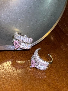 ต่างหูแบบมีโครงรับประทานไข่มุกสีชมพูประดับเพชรประดับห่วงรูปหัวใจประดับคริสตัลแฟชั่นสำหรับเด็กผู้หญิง