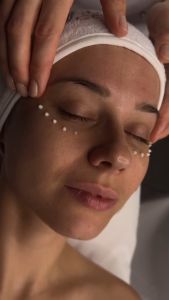 Gel nâng cơ chăm sóc vùng mắt da khô Aqualift Eye Gel tuýt 5ml