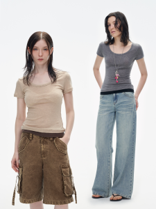 เสื้อยืดคอกลมแขนสั้นผู้หญิงสไตล์ลำลองฤดูร้อน ทรงเข้ารูป ผสมผสานสีสันสดใส ดีไซน์ U เอว สวมใส่สบาย