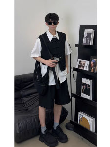 เสื้อโปโลผู้ชายเท่ๆ เสื้อผ้าแฟชั่นแบรนด์ Qijian Clean-Fit พร้อมแขนสั้นและกางเกงขาสั้นสําหรับฤดูร้อน