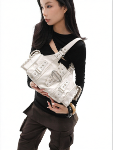 JANDRESS | Elaborately Designed Silver Snake Skin Studded Shoulder Bag