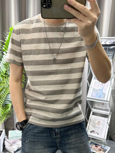 เสื้อยืดแขนสั้นผ้าลินินลายทางทรงสลิมฟิตสำหรับผู้ชาย ฤดูร้อนปี 2025 เสื้อยืดผ้าฝ้ายลินินเย็บปักหมุด ทรงครึ่งตัว แฟชั่น