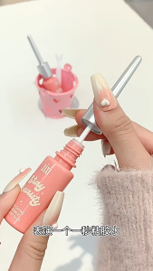 KUNOISE กาวขนตาปลอมที่มองไม่เห็นแห้งเร็วโปร่งใสและเป็นธรรมชาติเครื่องมือความงามสามเณรติดทนนานอ่อนโยนและไม่ระคายเคืองจัดแต่งทรงผม