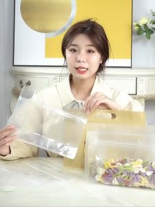 ถุงมีแถบปิดก้นตั้ง ใหม่(แพ็ค 50 ใบ)ถุงมีแถบปิดก้นตั้ง ถุงรูด แบบใส แนวนอน มีหูหิ้ว ขยายข้าง พับข้าง ฐานเรียบ ทรงกว้าง มี4ขนาดให้เลือก