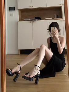 Giày Cao Gót Đế Xuồng Thời Trang Cho Nữ Mùa Hè 2025 Giày Cao Gót Đính Đá Rhinestone Đơn Giản Đế Xuồng Chống Thấm Nước Mũi Giày Vuông