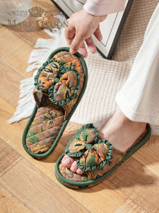 รองเท้าแตะผ้าฝ้ายแท้พื้นหนาแบบเงียบๆ สำหรับในบ้าน รองเท้าแตะผ้าลายผีเสื้อสำหรับคู่รัก รองเท้าแตะพื้นผ้าสไตล์เรจัมเมทัลลิกสำหรับผู้ชายและผู้หญิง