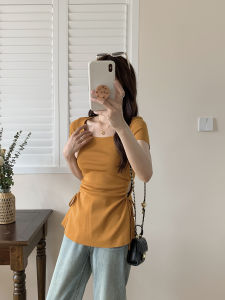 เสื้อยืดคอกว้างทรงเข้ารูปสไตล์เกาหลีสำหรับผู้หญิง แขนสั้น ปกเหลี่ยม ดีไซน์เปิดหลัง ดีไซน์รัดเอว ชุดทำงาน เสื้อถัก