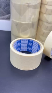 เทปกระดาษกาวย่น เทปหนังไก่ ขนาด 24mm.(1 นิ้ว)/48 mm.(2 นิ้ว) ผลิตจากกระดาษ อย่างดี เคลือบกาวยางธรรมชาติ สามารถใช้งานได้อเนกประสงค์